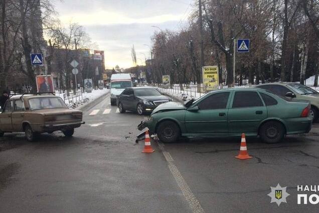 Под Киевом пьяный ''евробляхер'' устроил аварию: пострадали дети