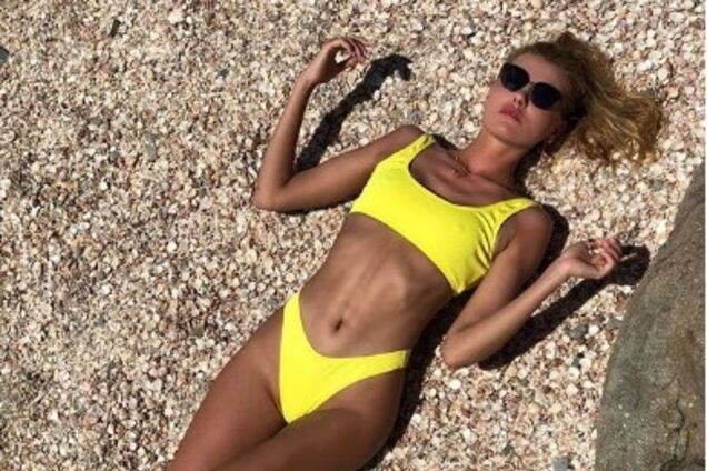 Українська супермодель виклала гарячі фото в купальнику