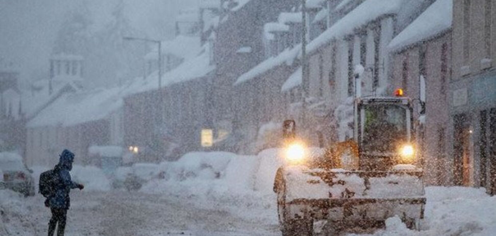 Циклон перемещается: в Украине объявлено штормовое предупреждение