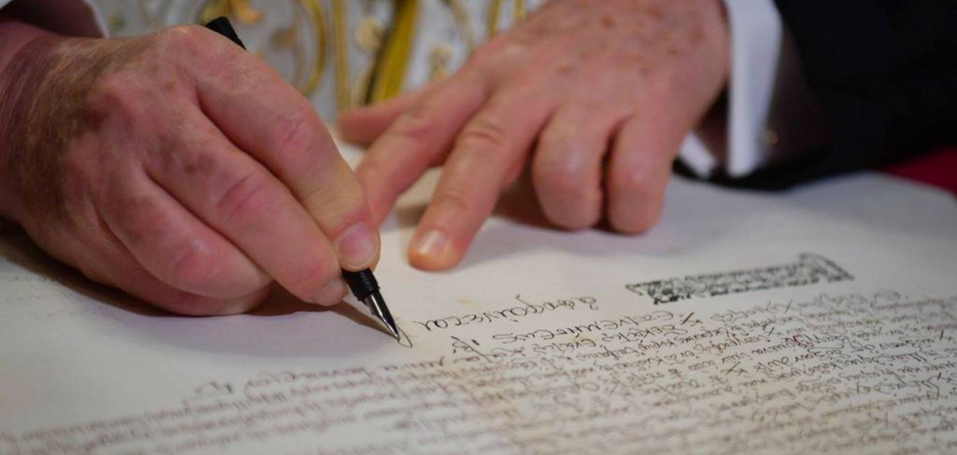 ''Простая бумага'' для ''раскольников'': Томос для Украины разозлил РПЦ