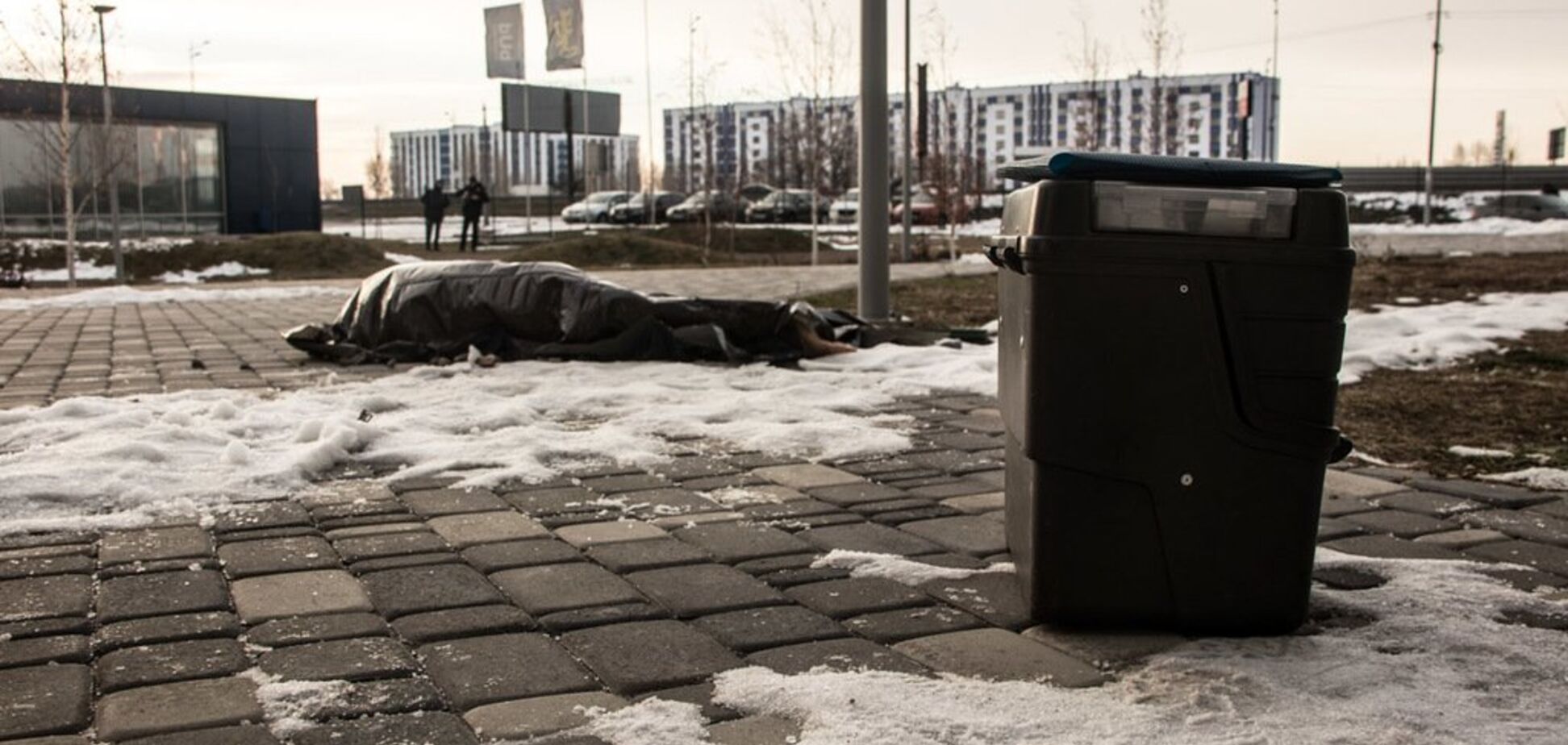 Оставила три записки: в Киеве девушка выпрыгнула из окна