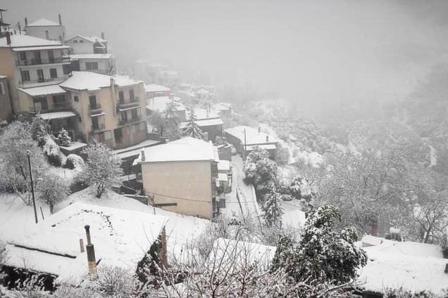 На Грецию обрушился аномальный снегопад: есть жертвы