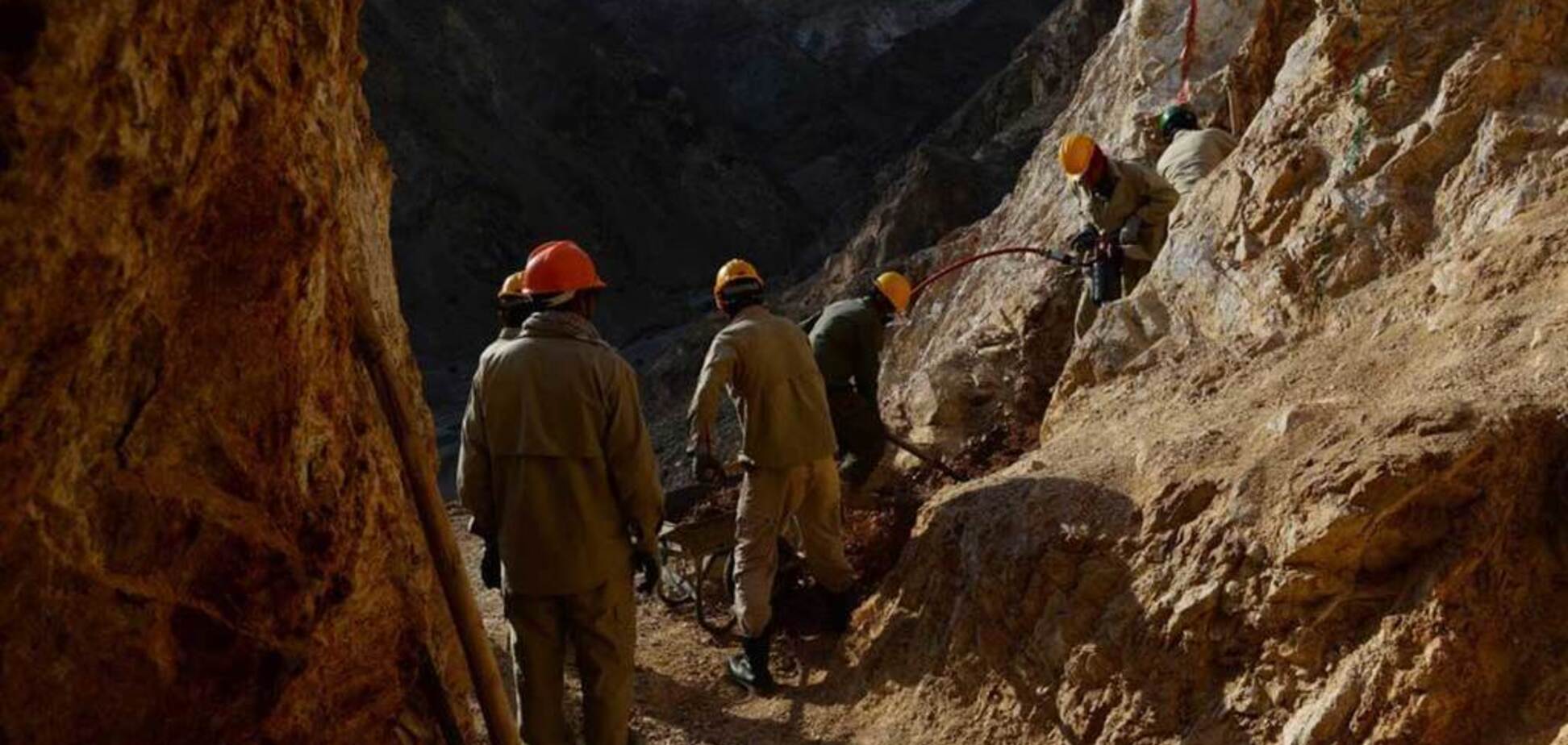 В Афганістані обвалилася ''золота'' шахта: десятки загиблих