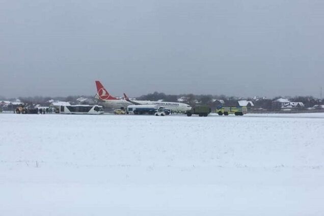 Опасное ЧП с пассажирским самолетом во Львове: появились подробности