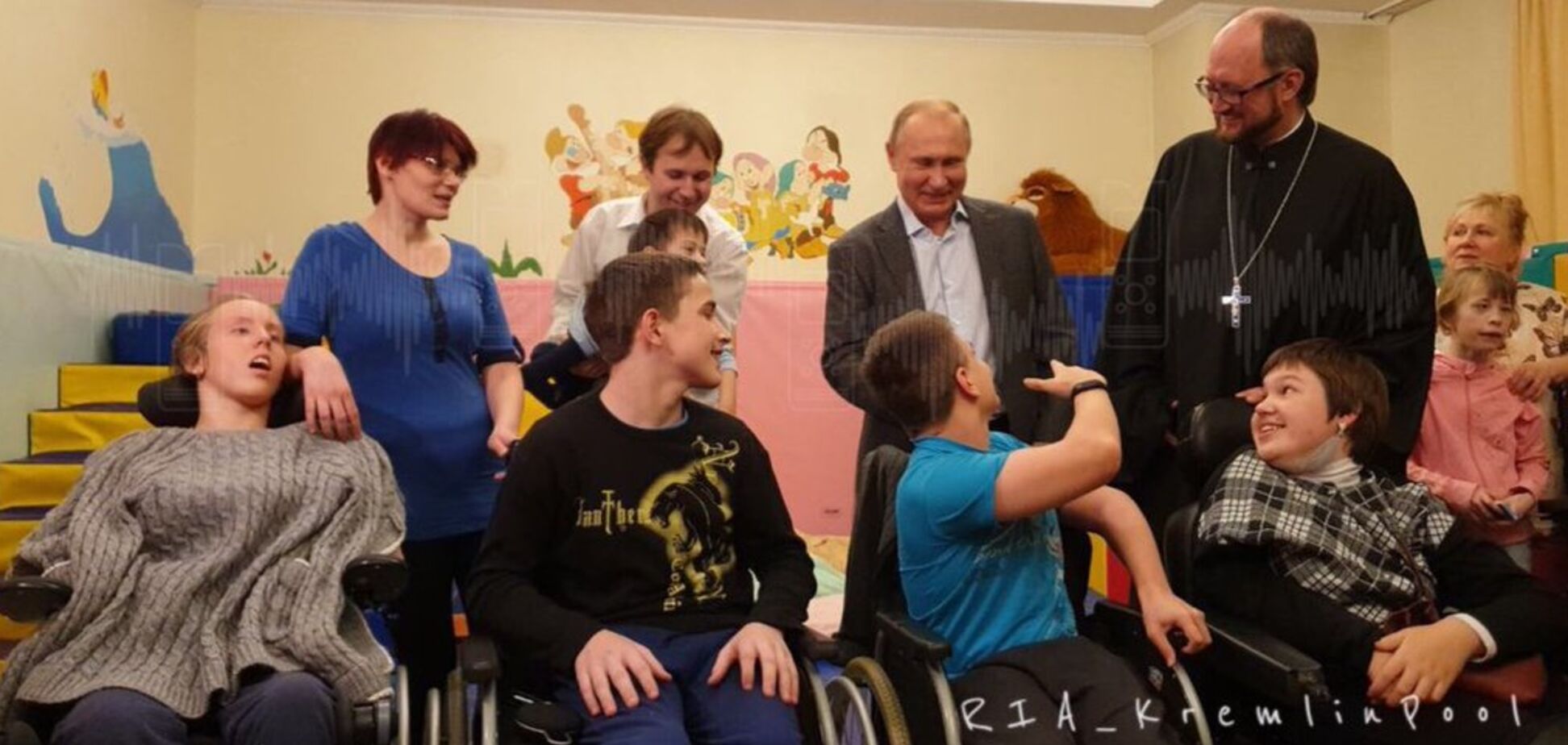 ''Політична педофілія'': Путіна присоромили за цинічний піар на вмираючих дітях