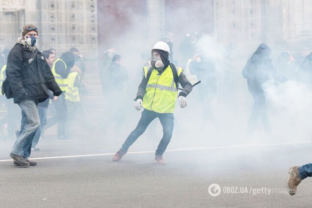 Во Франции вспыхнула новая волна протестов: опубликованы фото и видео