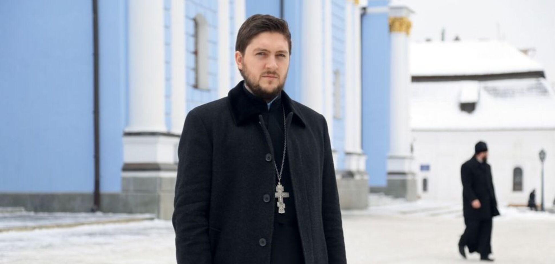 Бил в колокола, когда громили Майдан: появилось знаковое фото священника с Томосом 