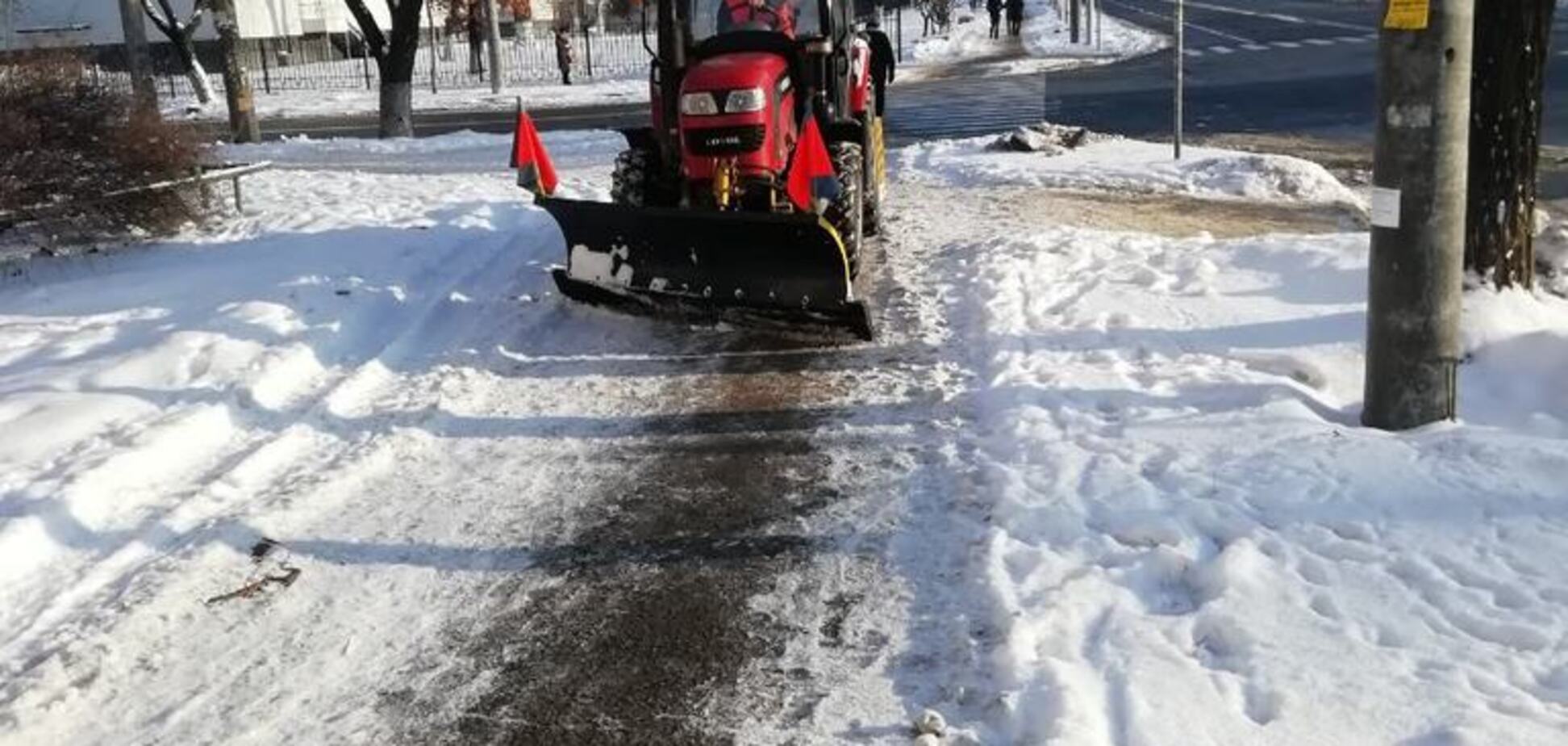 У Києві 4300 працівників ЖЕДів долучилися до прибирання снігу — КМДА