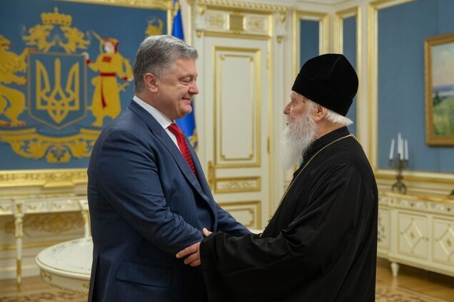 ''Духовный лидер народа'': Порошенко присвоил Филарету звание Герой Украины