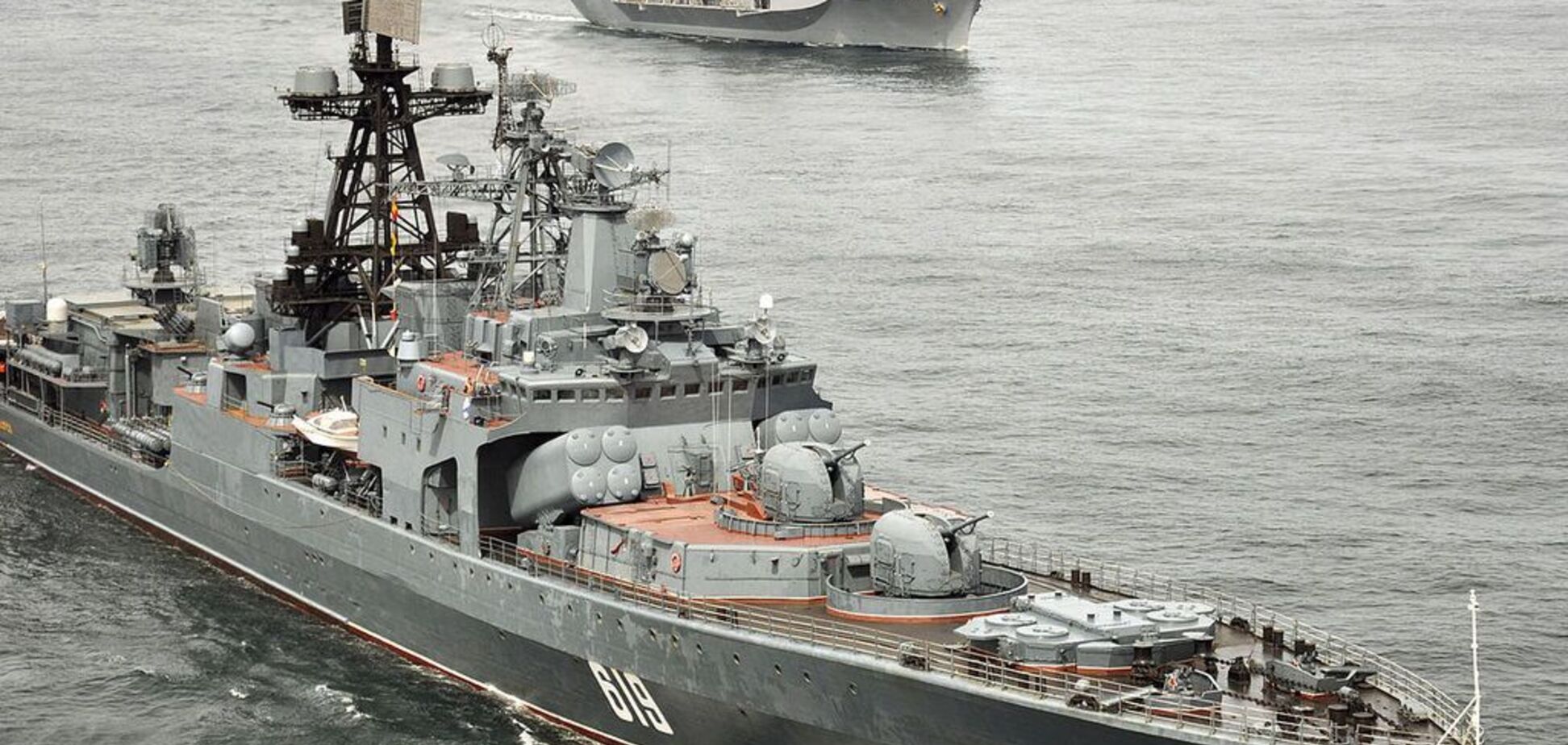 ''Металобрухт на ремонті!'' У мережі висміяли бойовий корабель Росії у Чорному морі
