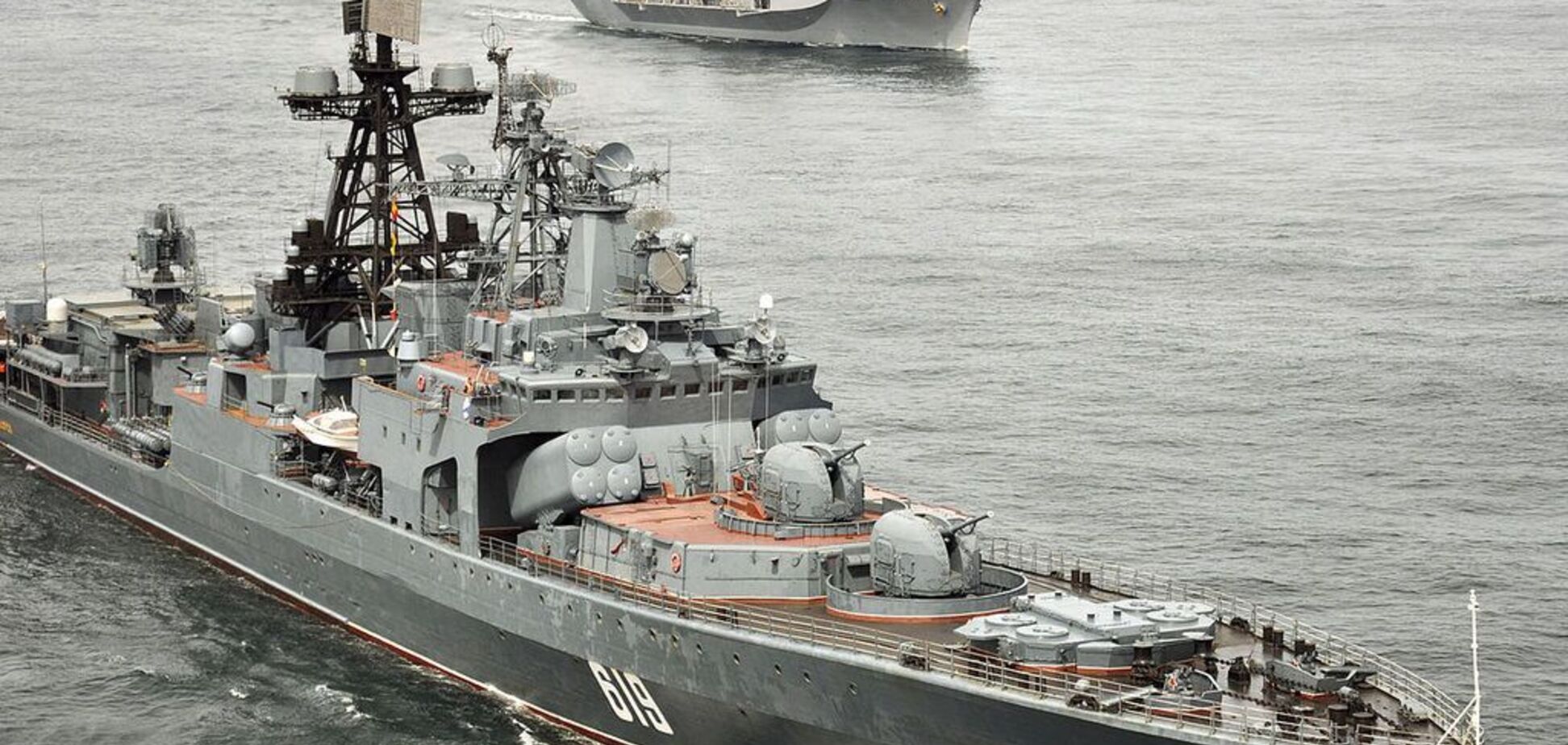 ''Металлолом на ремонте!'' В сети высмеяли боевой корабль России в Черном море