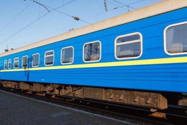 ''Люди спали в шубах, провідник утік'': у потязі ''Укрзалізниці'' сталася НП