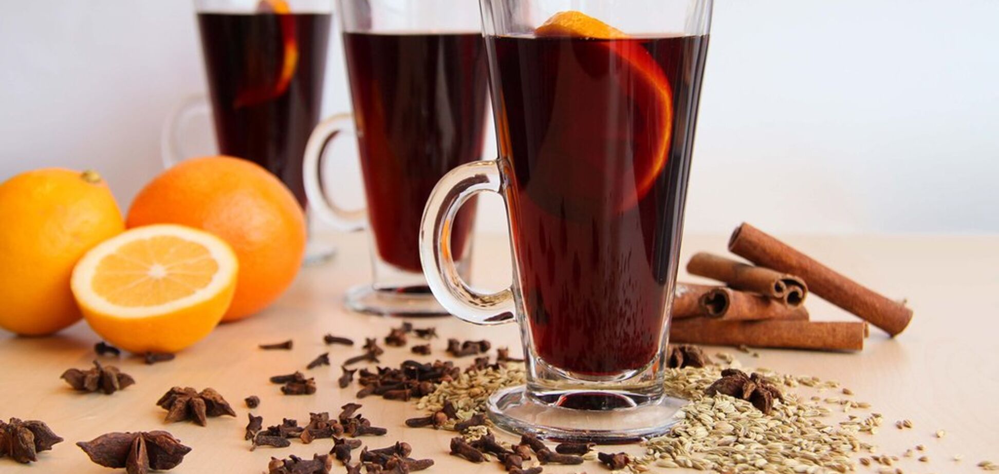 Як зігрітися взимку: топ-5 рецептів глінтвейну