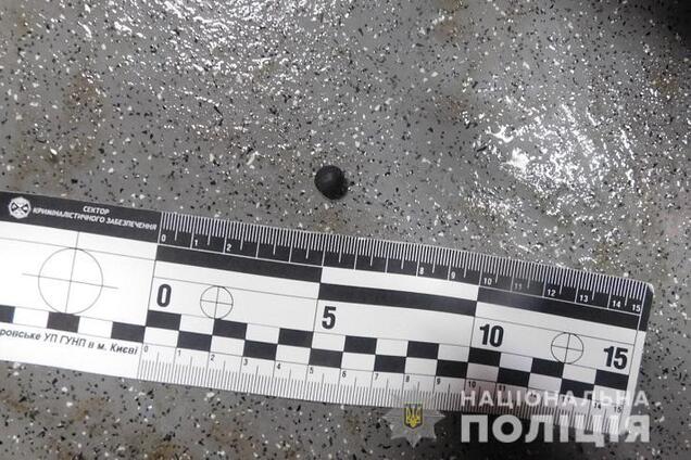 В Киеве открыли стрельбу посреди улицы: есть пострадавший