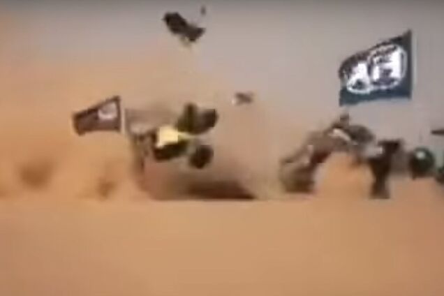 Чудом не погиб: российский гонщик попал в жуткую аварию — видео