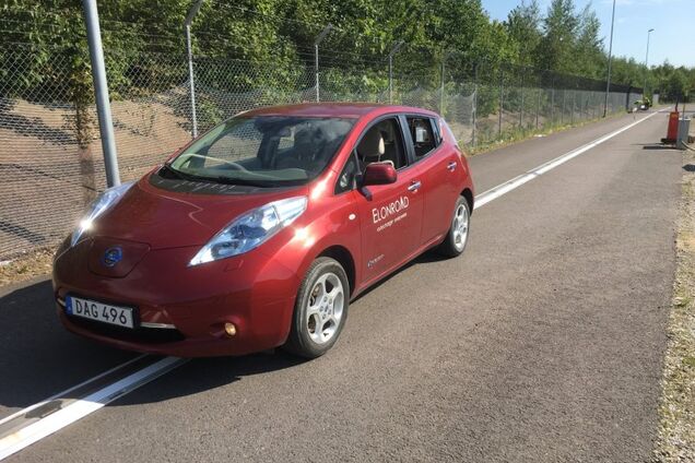 У Швеції створили дорогу, яка сама заряджає електрокари
