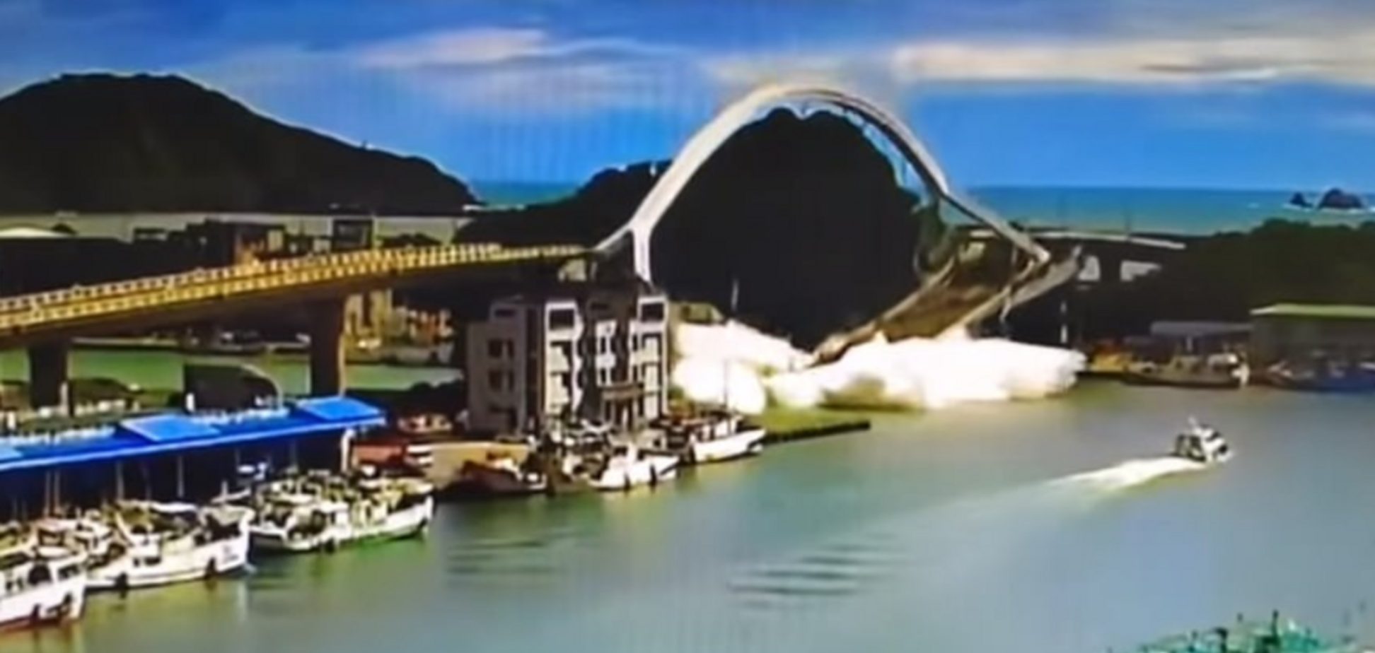 На Тайвані на людей впав найбільший міст