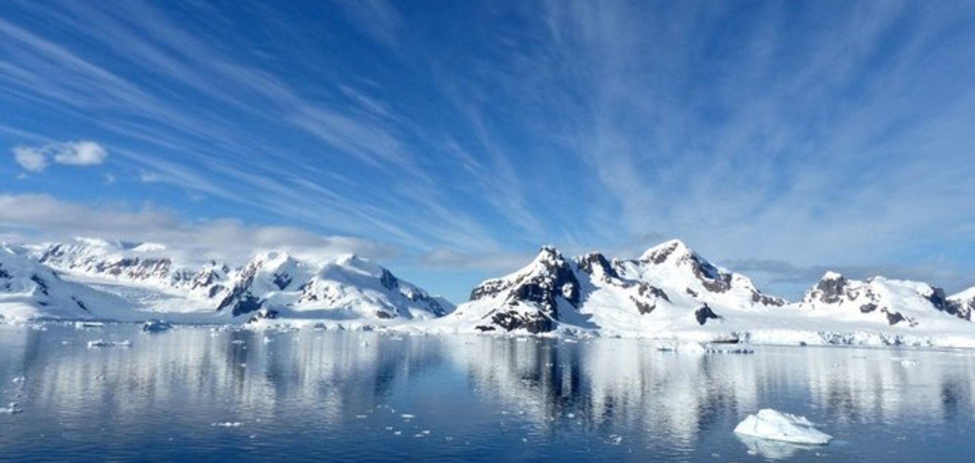 Від Антарктиди відколовся айсберг