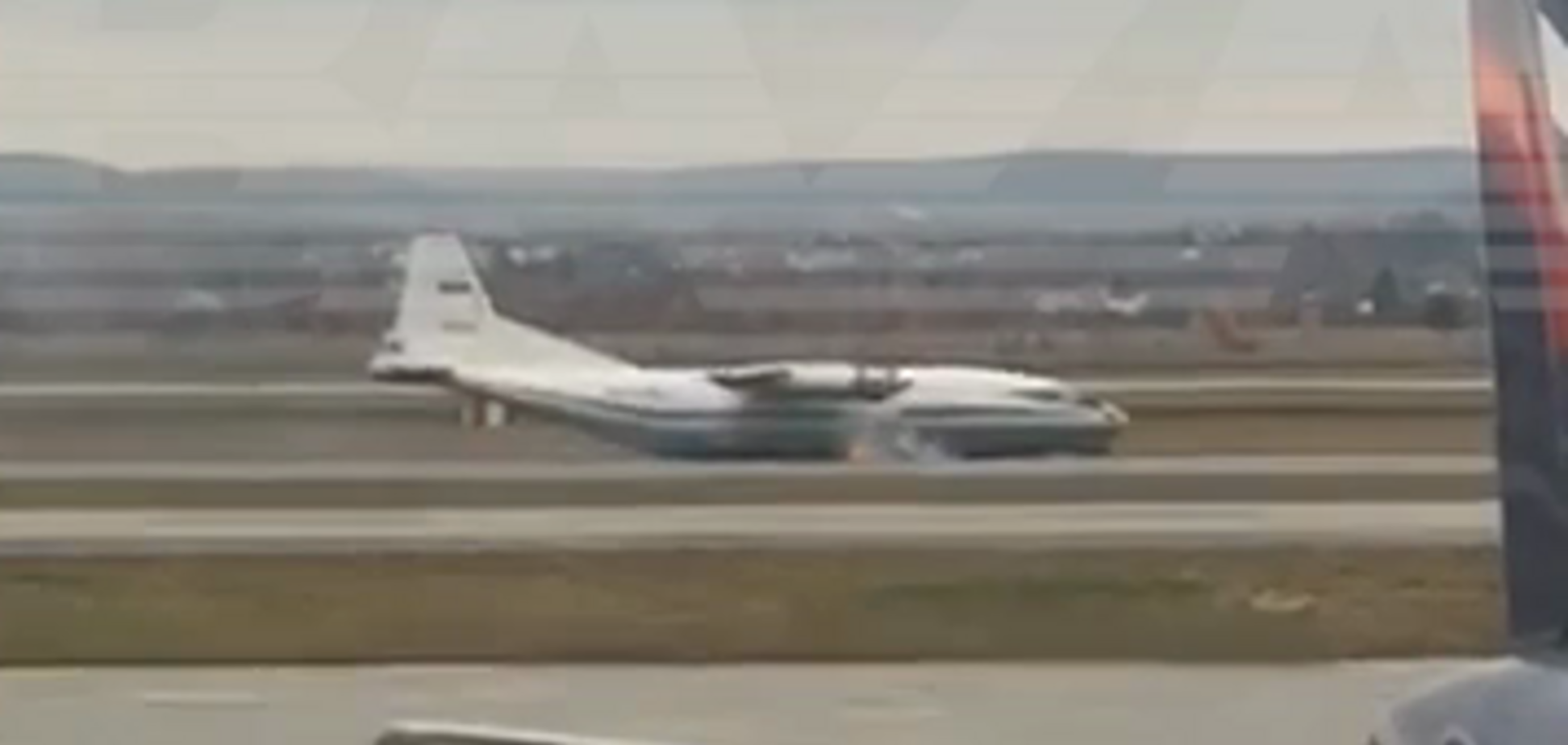 У Росії аварійно приземлився військовий літак