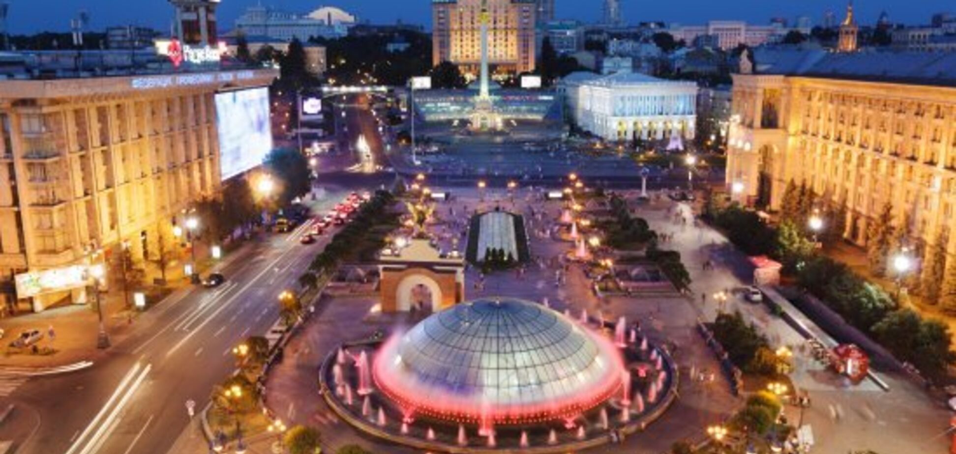 'Зараз рубану, ти ляжеш!' У популярному ТРЦ Києва охоронець влаштував розбірки з підлітком. Відео