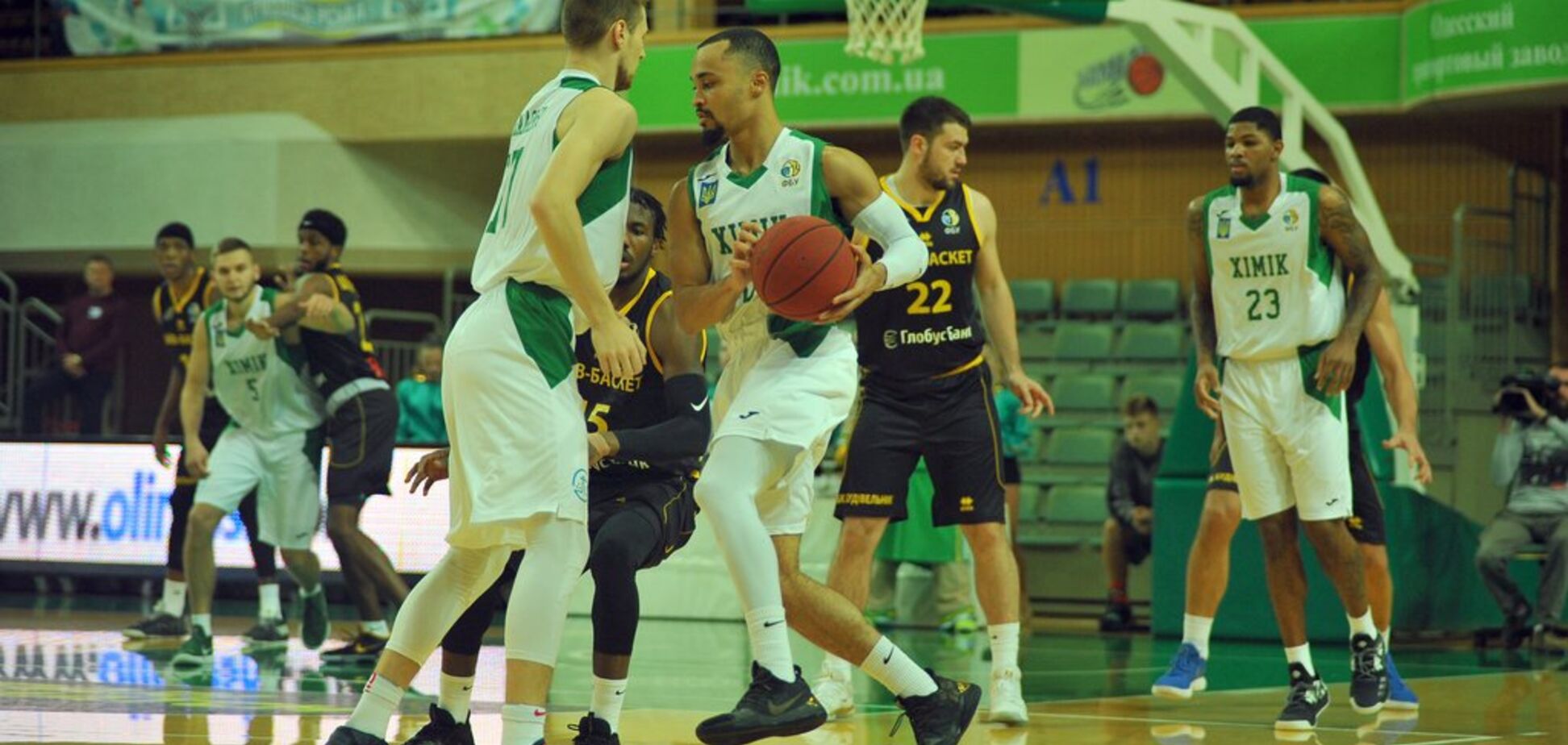 Суперлига Пари-Матч: чемпион Украины победил фаворита