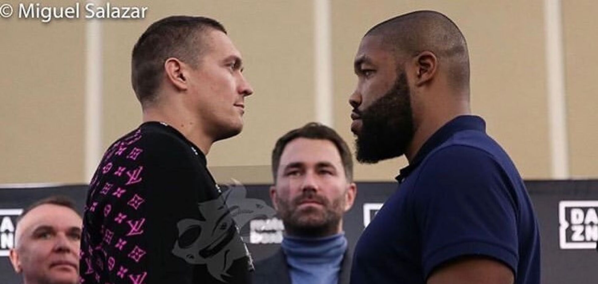 Обречен: Усик и Уизерспун провели дуэль взглядов перед боем