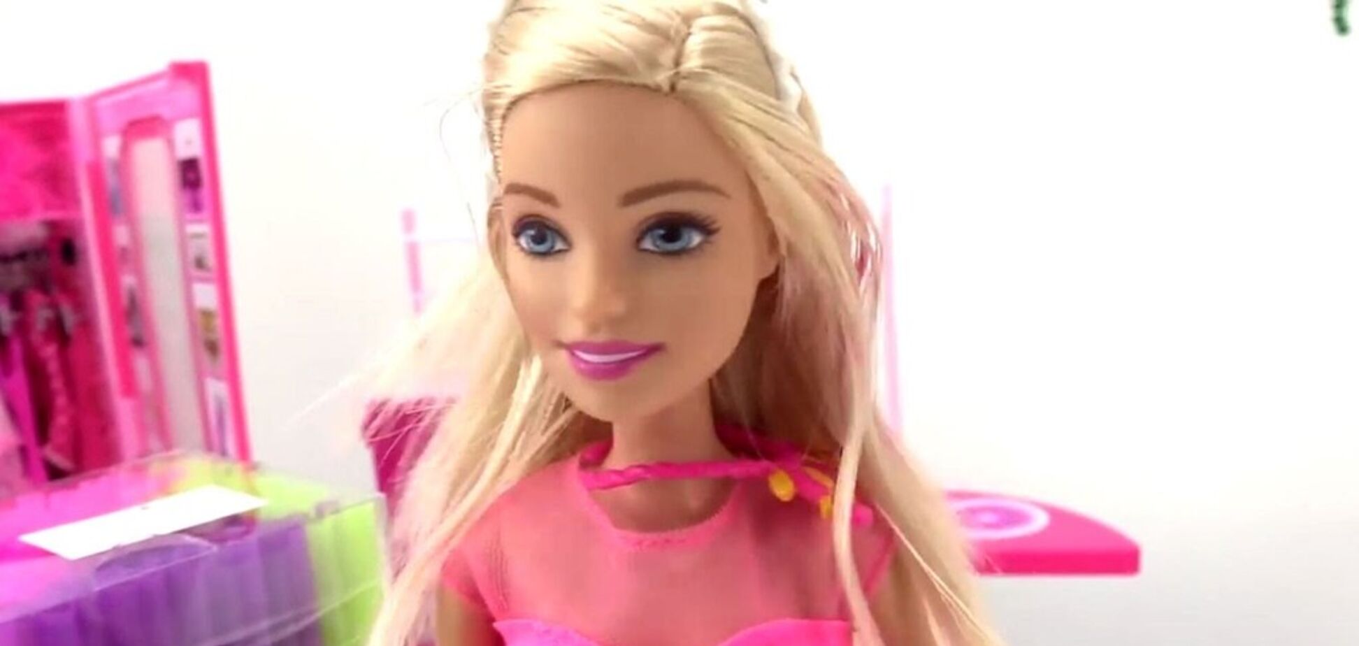 Девушка потратила тысячи долларов на внешность Барби: как она выглядит
