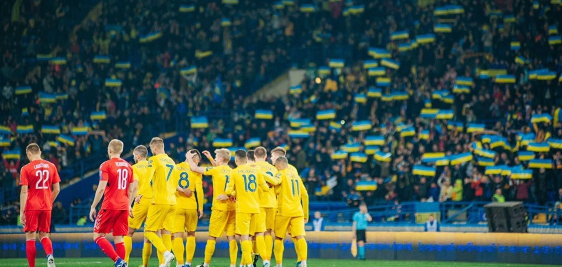 Українці заспівали хіт про Путіна на матчі відбору Євро-2020