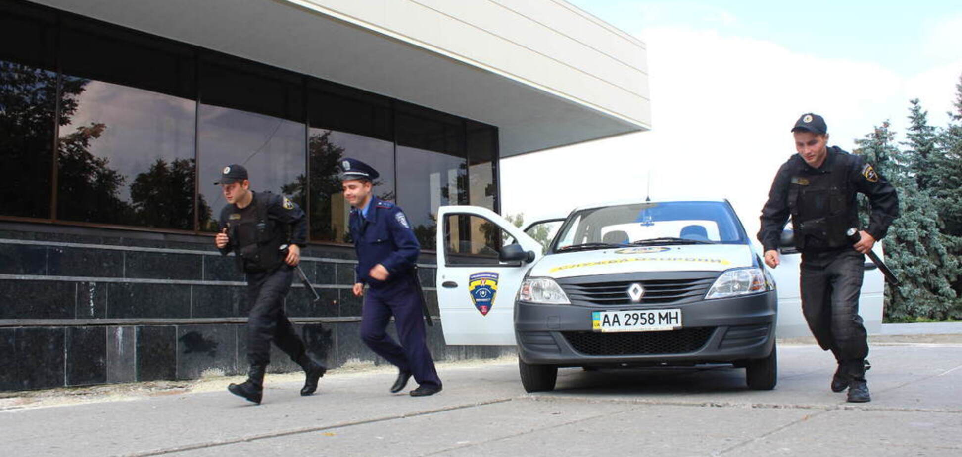 В Киеве охранники магазина жестоко избили покупателя: скандал в сети