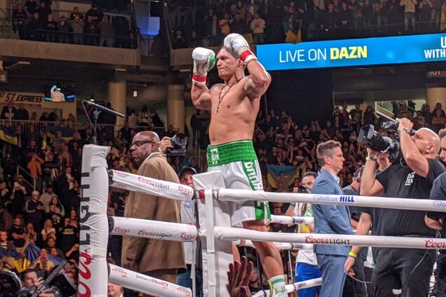 Бой Усика: зал в Чикаго невероятно исполнил гимн Украины - видеофакт