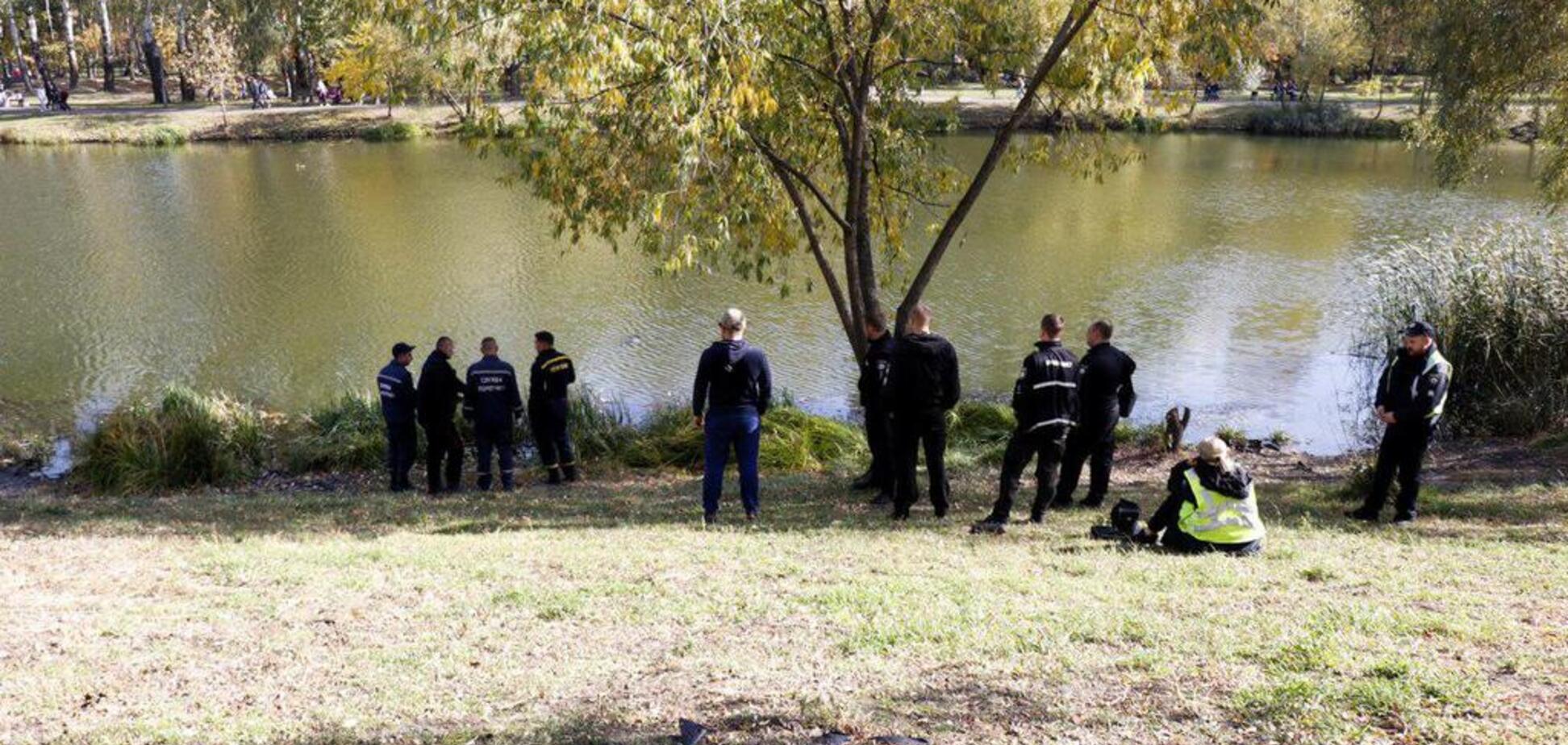 В парке Киева нашли труп мужчины: фото и видео 18+