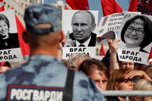 "Становится опасно": Путина предупредили о бунте россиян