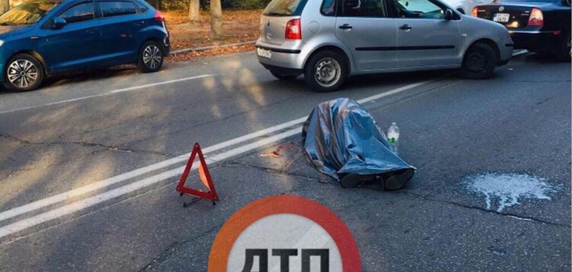 У Києві жінка померла посеред дороги