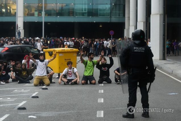 Барселону охватили беспорядки: более 130 пострадавших