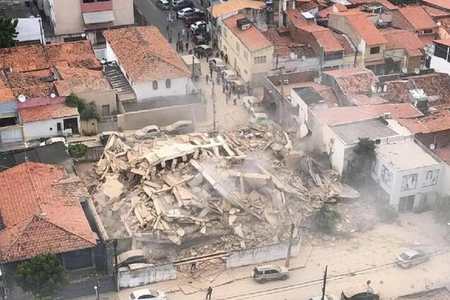 В Бразилии рухнула многоэтажка с людьми