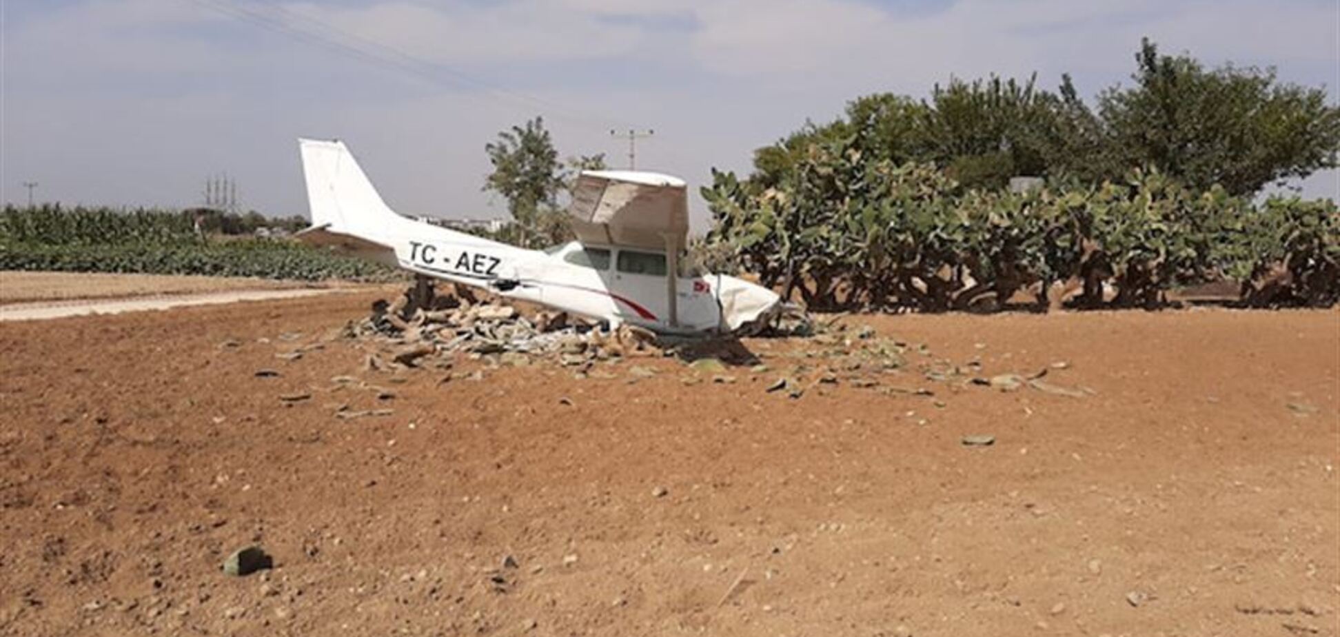 На відомому курорті Туреччини впав літак: перші фото