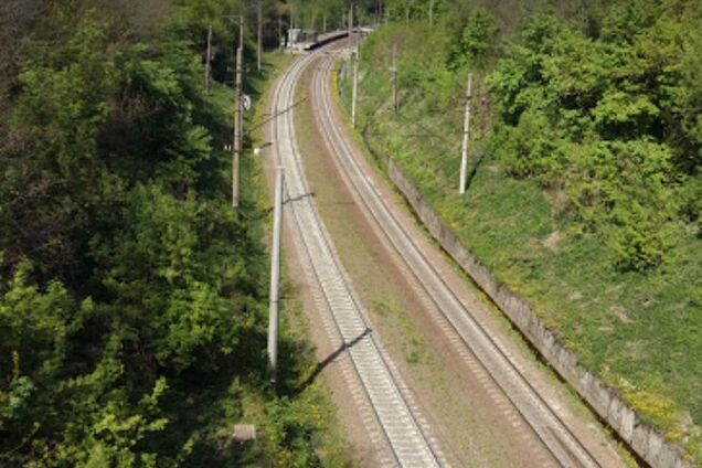 У Києві потяг на смерть збив чоловіка: перші деталі