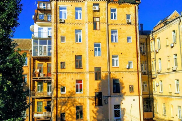 В Киеве показали очередную нелепую пристройку