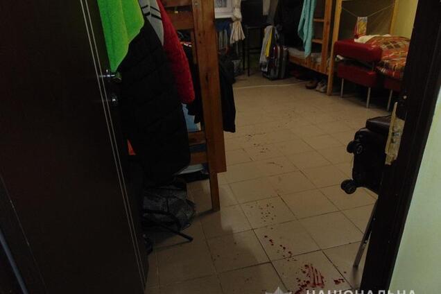 Поссорились из-за мебели: в хостеле Киева произошла поножовщина