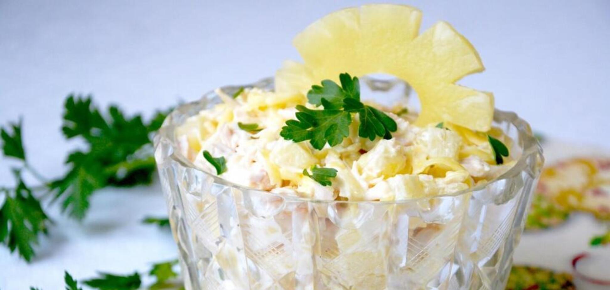 Рецепт надсмачного салату з ананасом і куркою