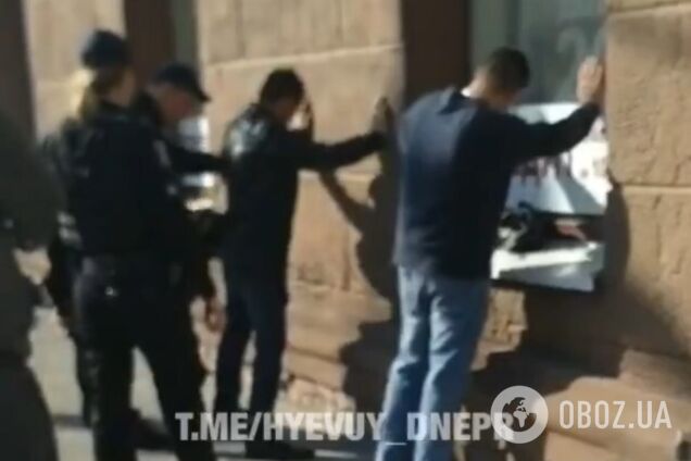 Напали з ножем: в Дніпрі сталася страшна НП з вагітною. Відео 18+