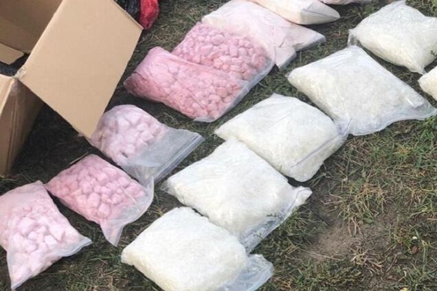 Пересылал по почте: в Киеве задержали владельца интернет-магазинов наркотиков