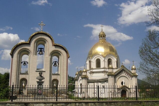 Церква в Славському