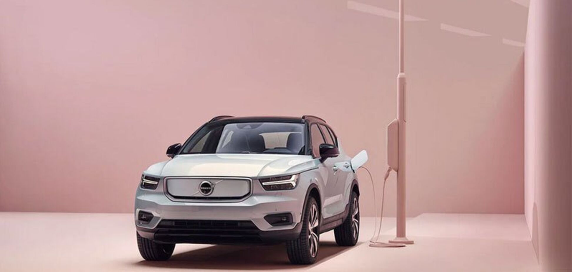 Работает на Android: Volvo показала свой первый электромобиль