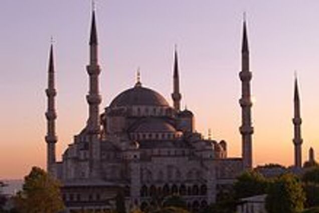 У Афганістані в мечеті прогриміли вибухи: загинули понад 60 осіб