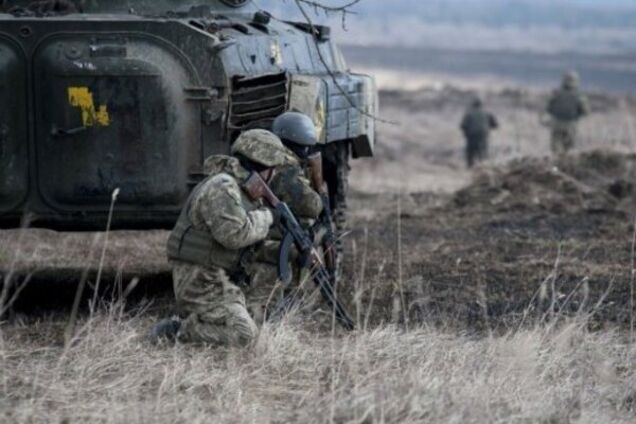 На Донбассе обострение: террористы атаковали участок отвода войск