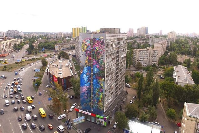В Киеве закрасили известный мурал