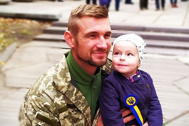 'Отдала самое дорогое!' Трехлетняя дочь воина АТО растрогала жителей Днепра