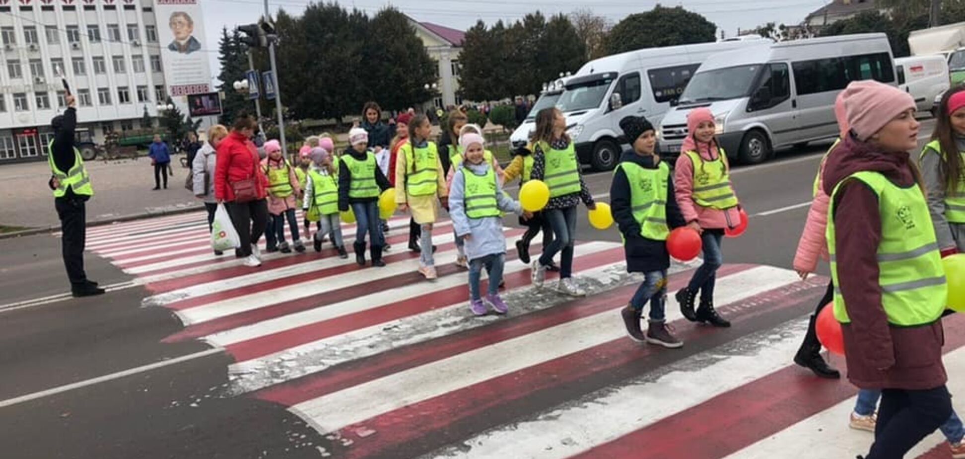 Школи України масово проводять акції з безпеки дорожнього руху