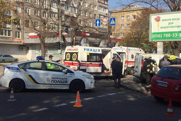 Масштабна ДТП в центрі Дніпра: автомобіль перекинувся від удару. Фото